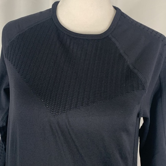 Fabletics Black Sync Seemless Long Sleeve Athletic Top- NWT - Picture 4 of 15